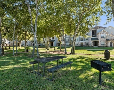 3101 Vista Drive - Photo Thumbnail 2