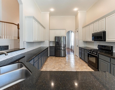 3517 Oak Landing - Photo Thumbnail 9