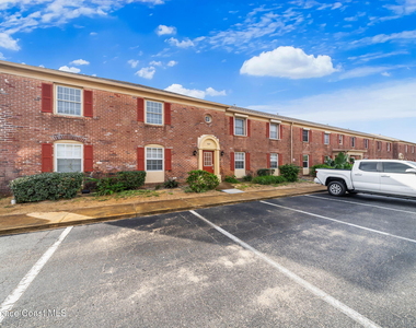 913 S Colonial Court - Photo Thumbnail 1
