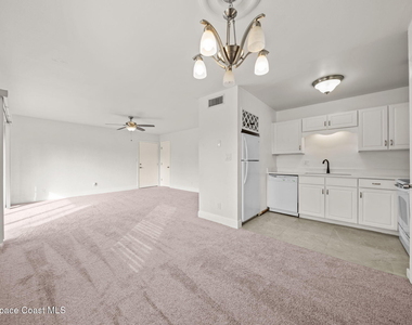 913 S Colonial Court - Photo Thumbnail 5