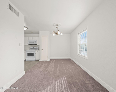 913 S Colonial Court - Photo Thumbnail 6