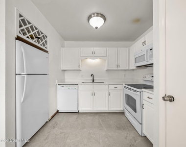 913 S Colonial Court - Photo Thumbnail 3