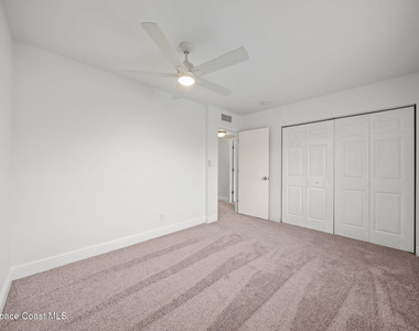 913 S Colonial Court - Photo Thumbnail 12