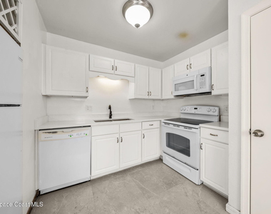 913 S Colonial Court - Photo Thumbnail 4