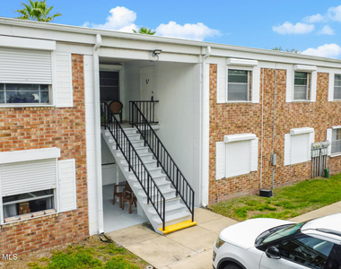 190 E Olmstead Drive - Photo Thumbnail 1