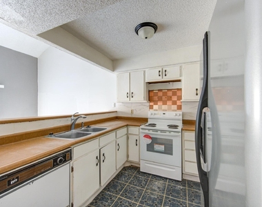 13004 Greenway Chase Court - Photo Thumbnail 6