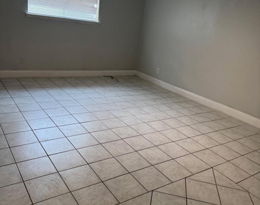 9507 Braeburn Glen Boulevard - Photo Thumbnail 2