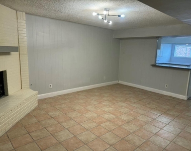 9507 Braeburn Glen Boulevard - Photo Thumbnail 11