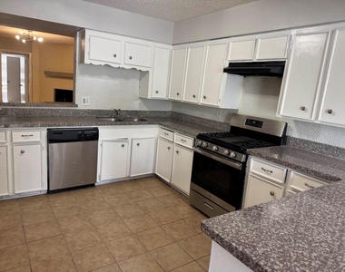 9507 Braeburn Glen Boulevard - Photo Thumbnail 6