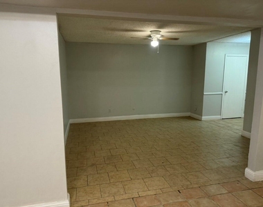 9507 Braeburn Glen Boulevard - Photo Thumbnail 5