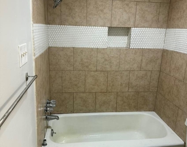 9507 Braeburn Glen Boulevard - Photo Thumbnail 10