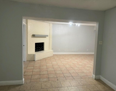 9507 Braeburn Glen Boulevard - Photo Thumbnail 7