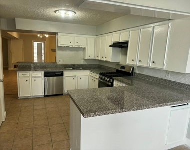 9507 Braeburn Glen Boulevard - Photo Thumbnail 13