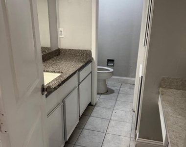 9507 Braeburn Glen Boulevard - Photo Thumbnail 3