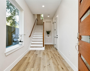 3231 Tuam Street - Photo Thumbnail 2