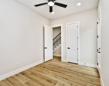 3231 Tuam Street - Photo Thumbnail 4
