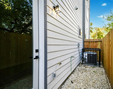 3231 Tuam Street - Photo Thumbnail 6