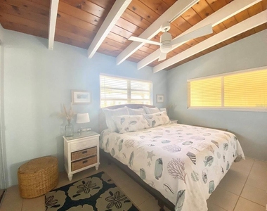 6006 Midnight Pass Road - Photo Thumbnail 7