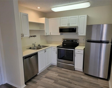 4211 Chatham Oak Court - Photo Thumbnail 2