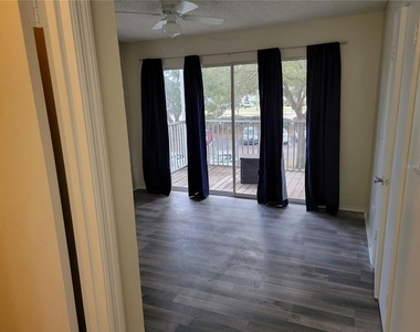 4211 Chatham Oak Court - Photo Thumbnail 8