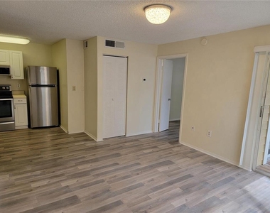 4211 Chatham Oak Court - Photo Thumbnail 4