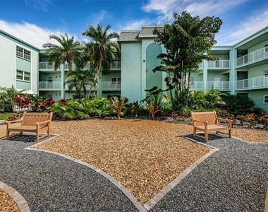 1706 Belleair Forest Drive - Photo Thumbnail 29