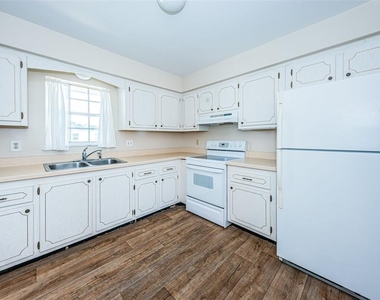 1706 Belleair Forest Drive - Photo Thumbnail 5