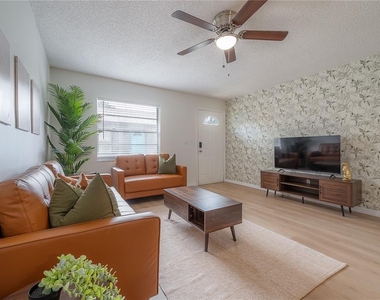 6908 S Macdill Avenue - Photo Thumbnail 2