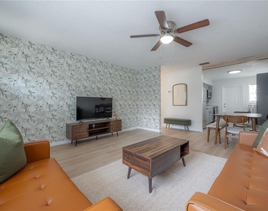 6908 S Macdill Avenue - Photo Thumbnail 3