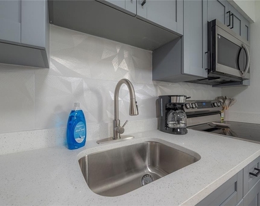 6908 S Macdill Avenue - Photo Thumbnail 12