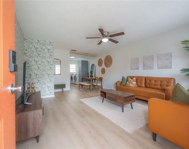 6908 S Macdill Avenue - Photo Thumbnail 1