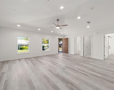 4415 Nw 74th Terrace - Photo Thumbnail 11