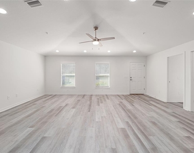 7462 Nw 44th Lane - Photo Thumbnail 6