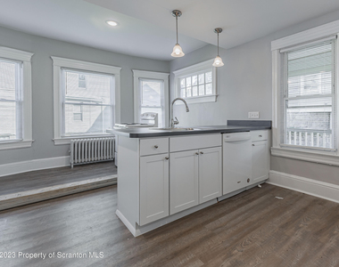 802 Quincy Avenue - Photo Thumbnail 3