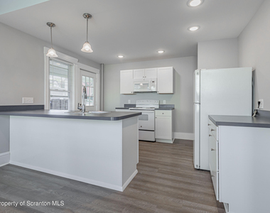 802 Quincy Avenue - Photo Thumbnail 2