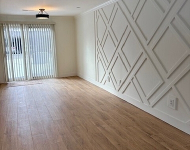 7 Spring Street - Photo Thumbnail 5