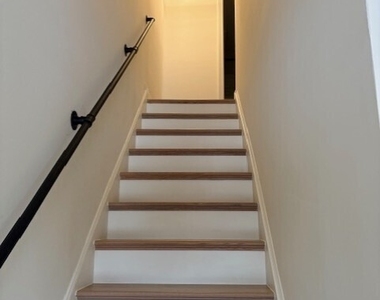 7 Spring Street - Photo Thumbnail 6