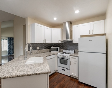 450 Elm Drive - Photo Thumbnail 5