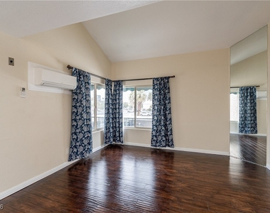 450 Elm Drive - Photo Thumbnail 12