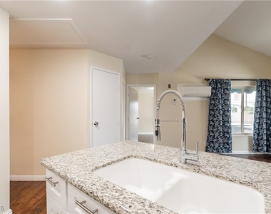 450 Elm Drive - Photo Thumbnail 8