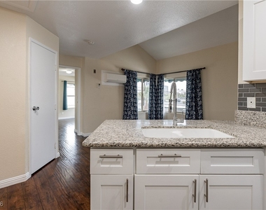 450 Elm Drive - Photo Thumbnail 7