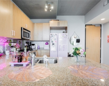353 E Bonneville Avenue - Photo Thumbnail 8