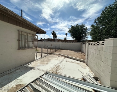 2300 Pardee Place - Photo Thumbnail 5