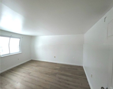 50 Strasbourg Drive - Photo Thumbnail 8