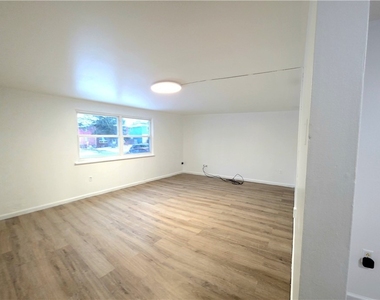 50 Strasbourg Drive - Photo Thumbnail 3