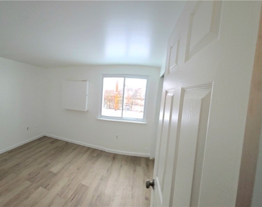 50 Strasbourg Drive - Photo Thumbnail 7