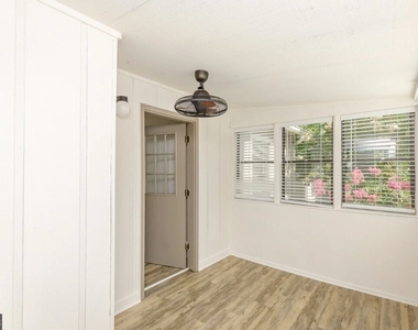 730 Franklin Se - Photo Thumbnail 5