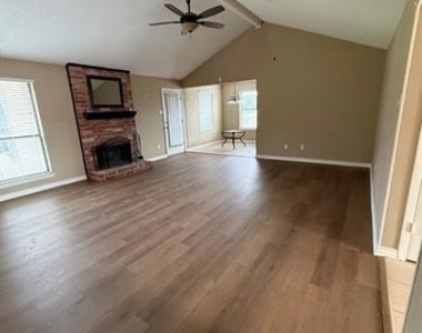 614 Circle Creek Drive - Photo Thumbnail 2