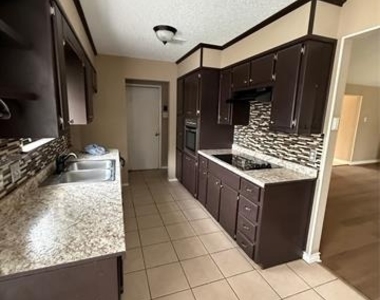 614 Circle Creek Drive - Photo Thumbnail 4