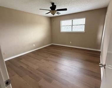 614 Circle Creek Drive - Photo Thumbnail 6